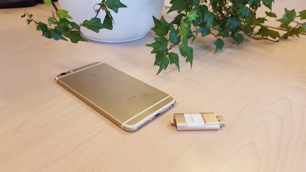 Smart USB in Gold